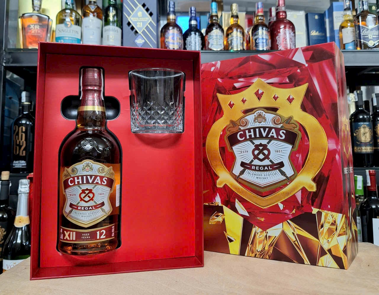 Chivas Regal 12Yo 700ml/40%Vol.(Hộp tặng F25: + cốc, túi giấy)